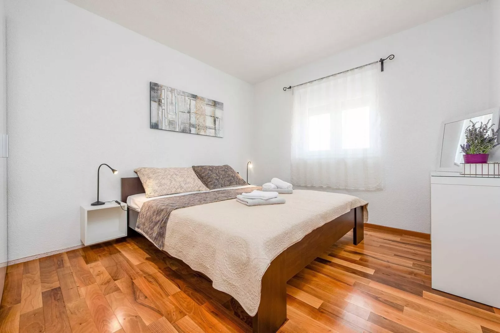 Villa Pezer with heated pool & sauna-Chambre