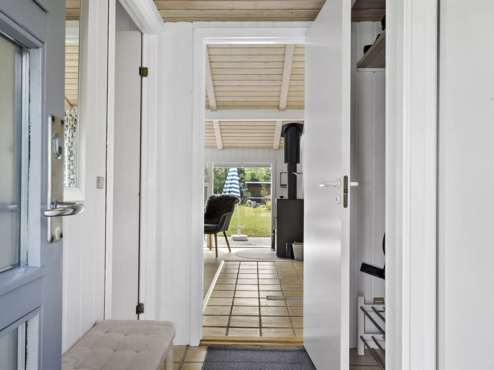 "Gita" - 2.2km from the sea-Drinnen