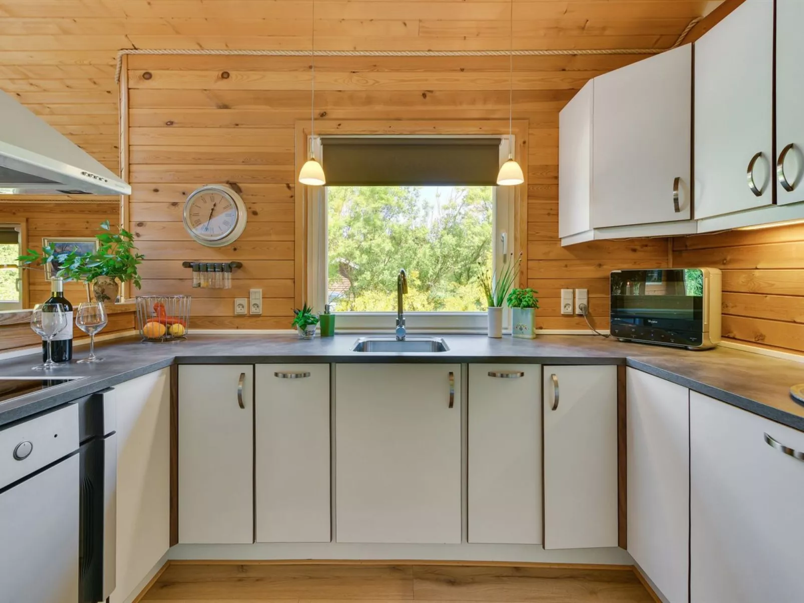 "Jorina" - 700m to the fjord-Dedans