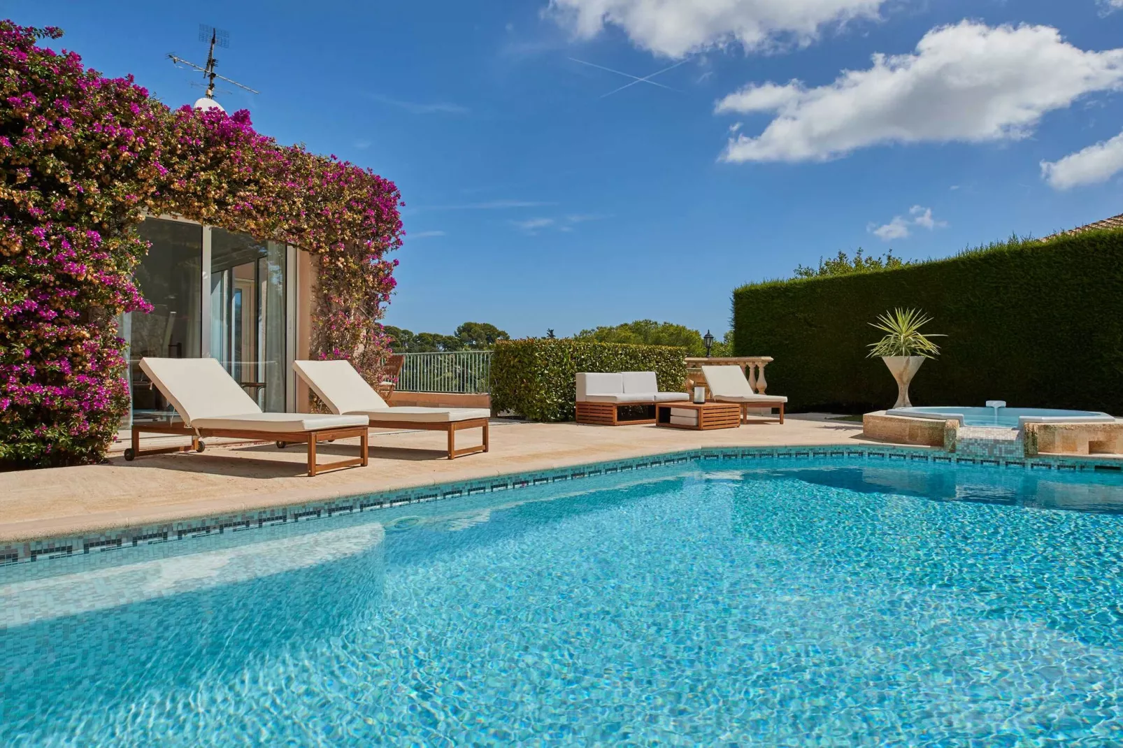 AP-652-PERTUADES-Untagged