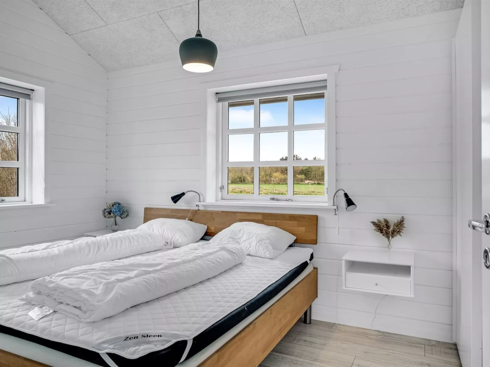 "Gizella" - 500m to the fjord-Inside