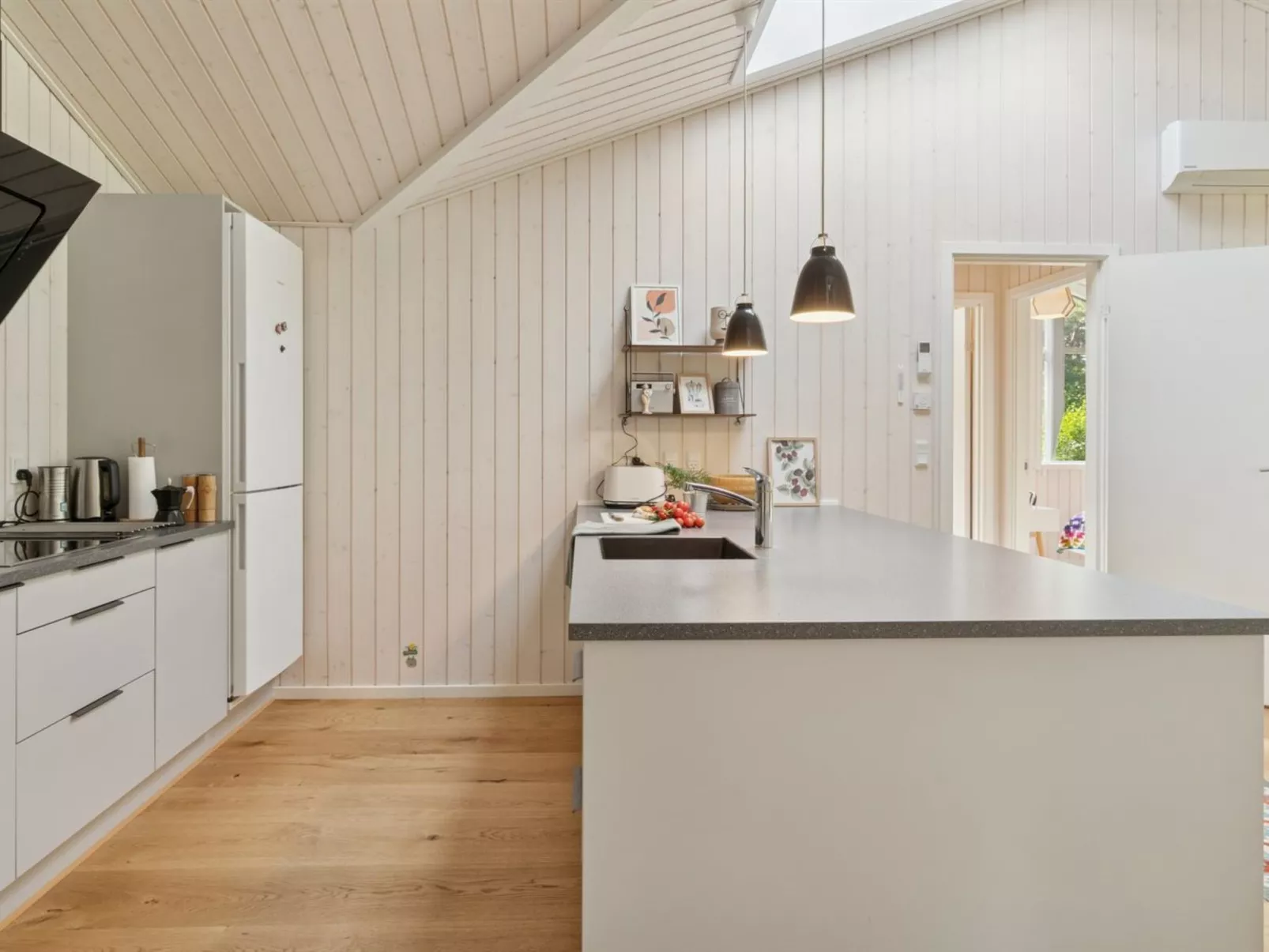 "Ovine" - 1.2km to the fjord-Inside