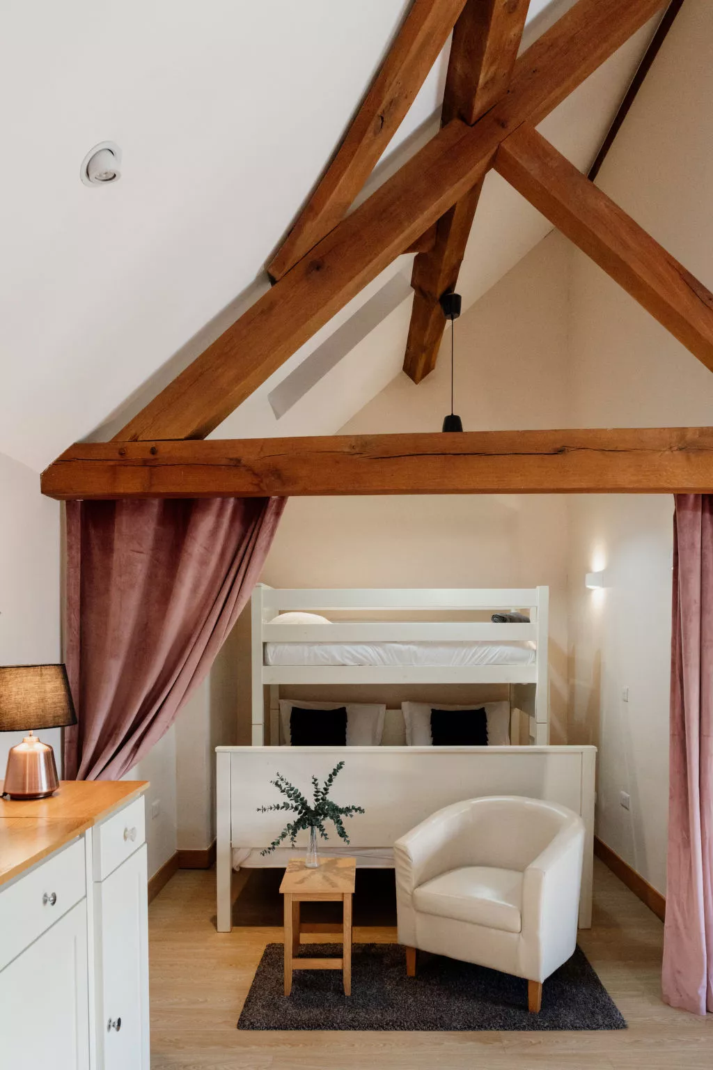 The Welsh Barn-Dedans