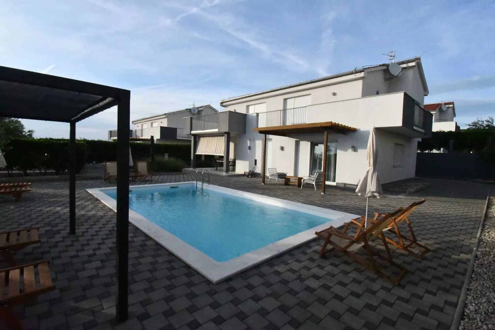 Luxury Escape with Swimming Pool & Modern Design - Superior Four Bedroom Villa with Private Pool ( Villa 2)-Schwimmbad