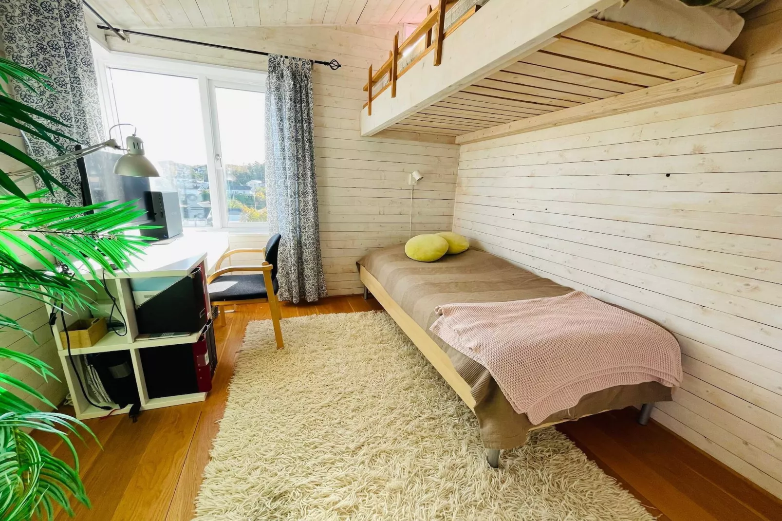 Strandhaus in Sandvik mit Pool-Innenbereich