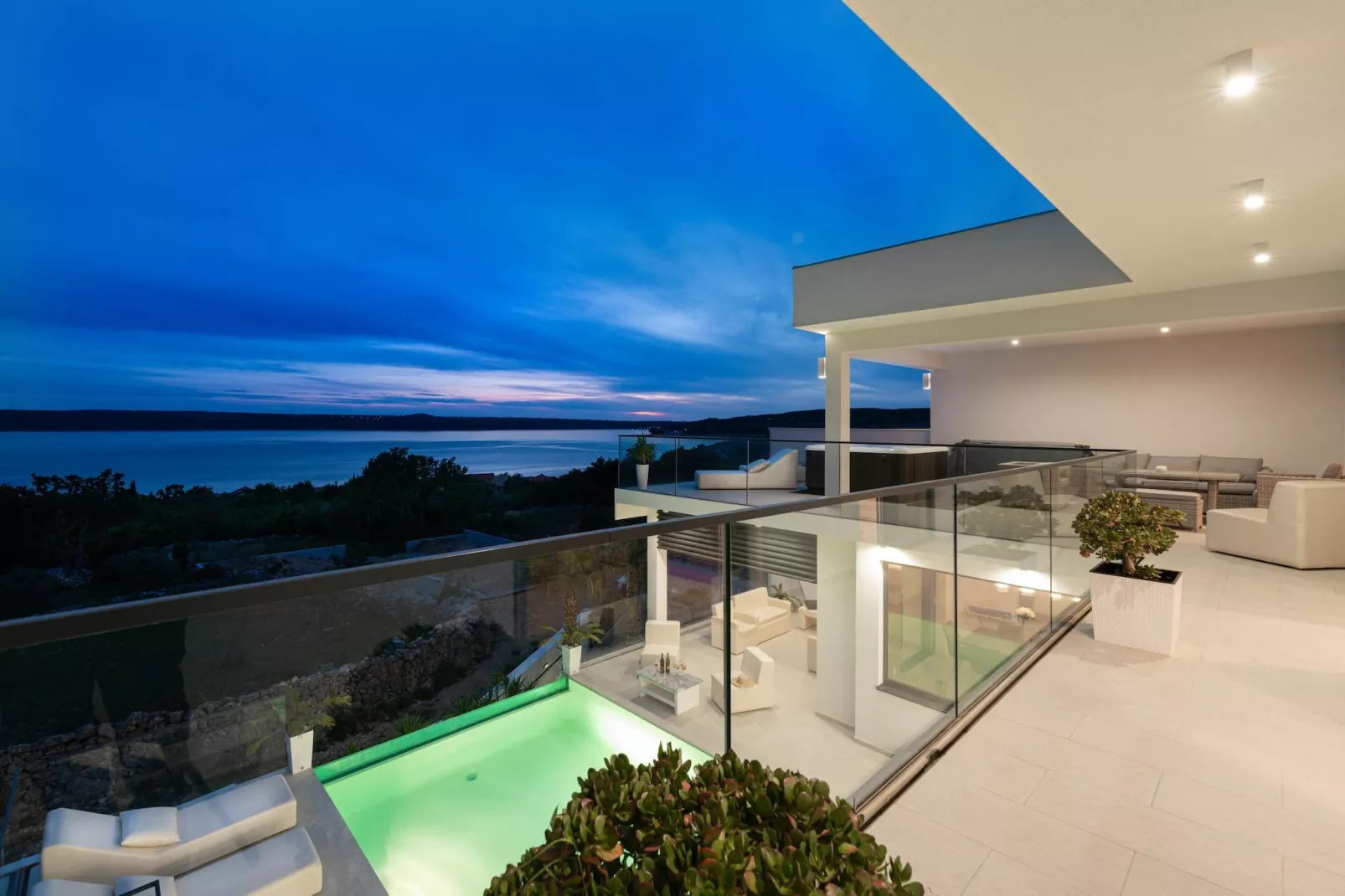 Luxury villa Michelle-Vue d'été