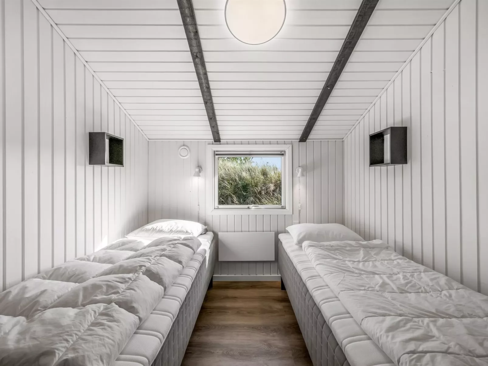 "Teoline" - 500m to the fjord-Drinnen