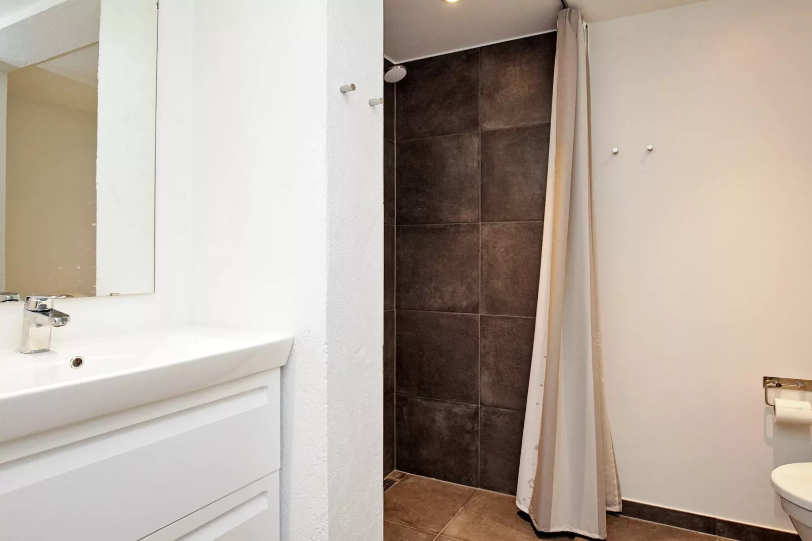 3 rooms app.,2stories,bay view,PLUS-Indoor