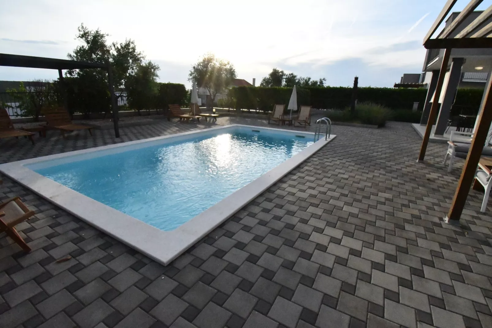 Luxury Escape with Swimming Pool & Modern Design - Superior Four Bedroom Villa with Private Pool ( Villa 2)-Schwimmbad