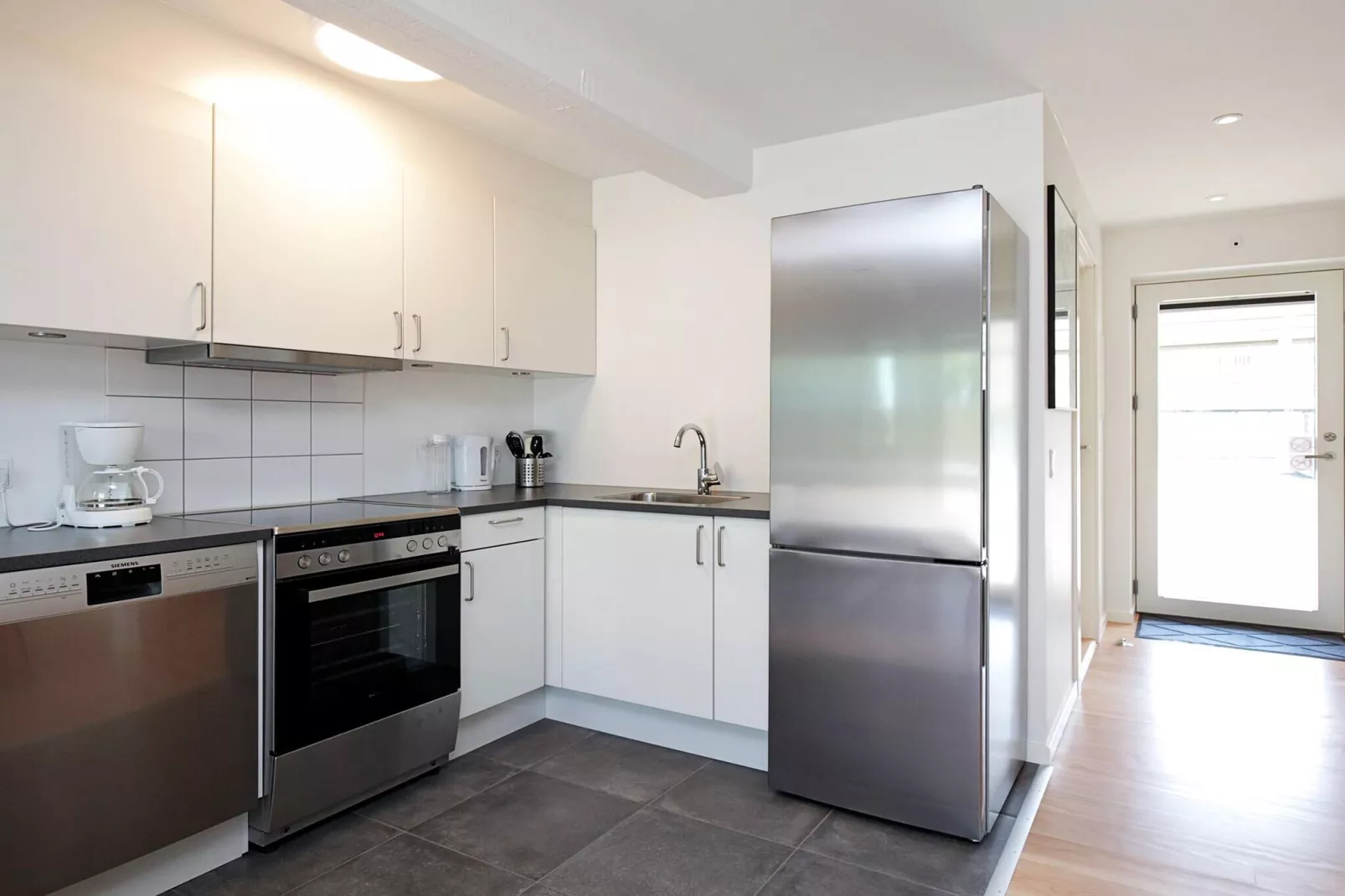 3 rooms app.,2stories,bay view,PLUS-Indoor