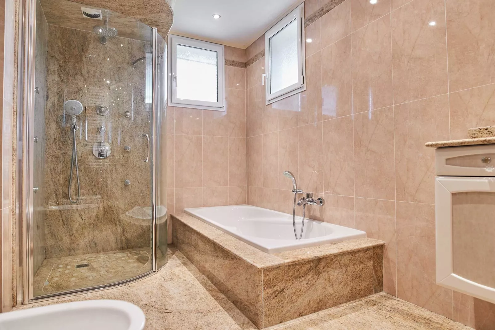 AP-652-PERTUADES-Untagged