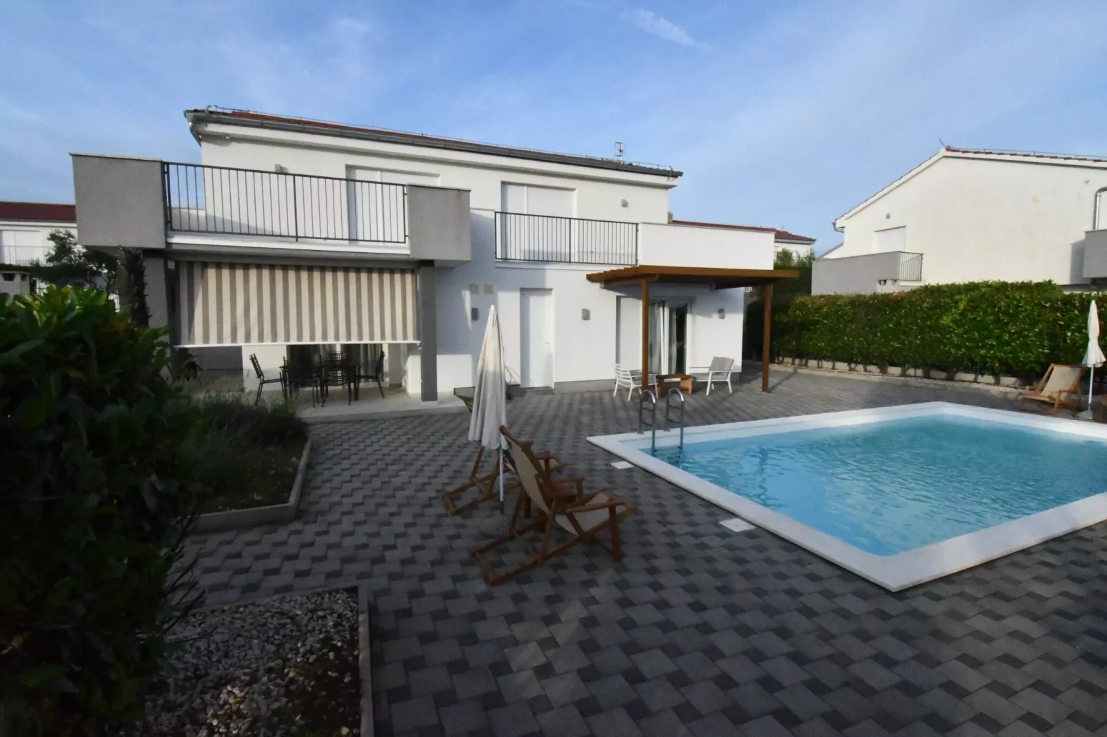 Luxury Escape with Swimming Pool & Modern Design - Superior Four Bedroom Villa with Private Pool ( Villa 2)-Schwimmbad