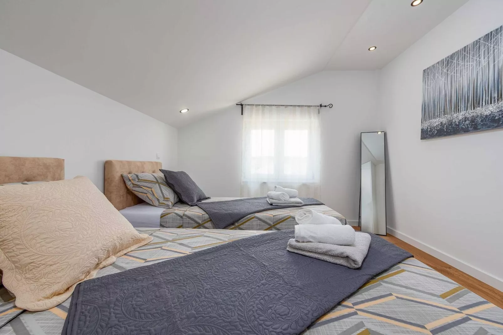 Villa Pezer with heated pool & sauna-Chambre