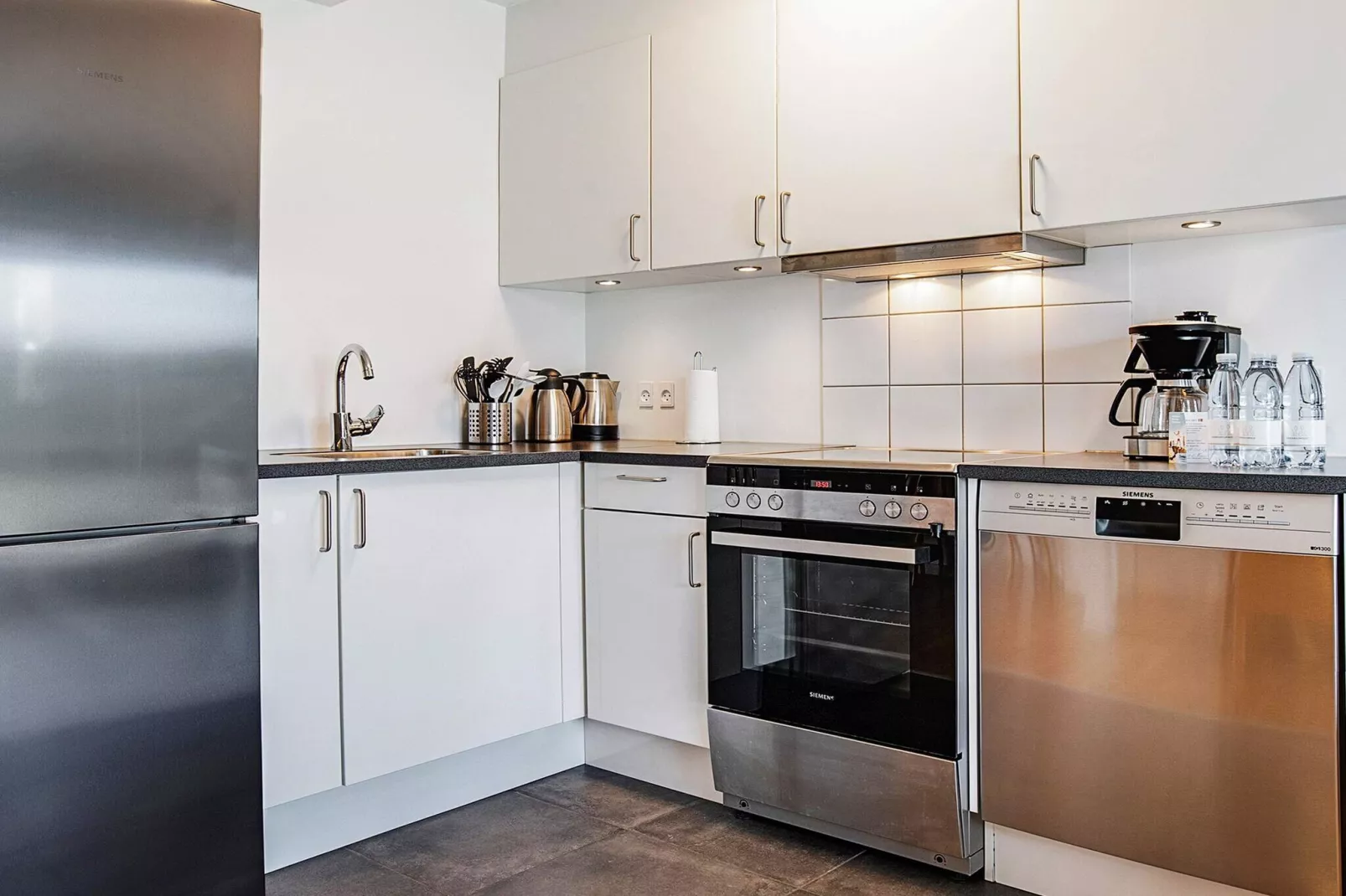 3 rooms app.,2stories,bay view,PLUS-Indoor