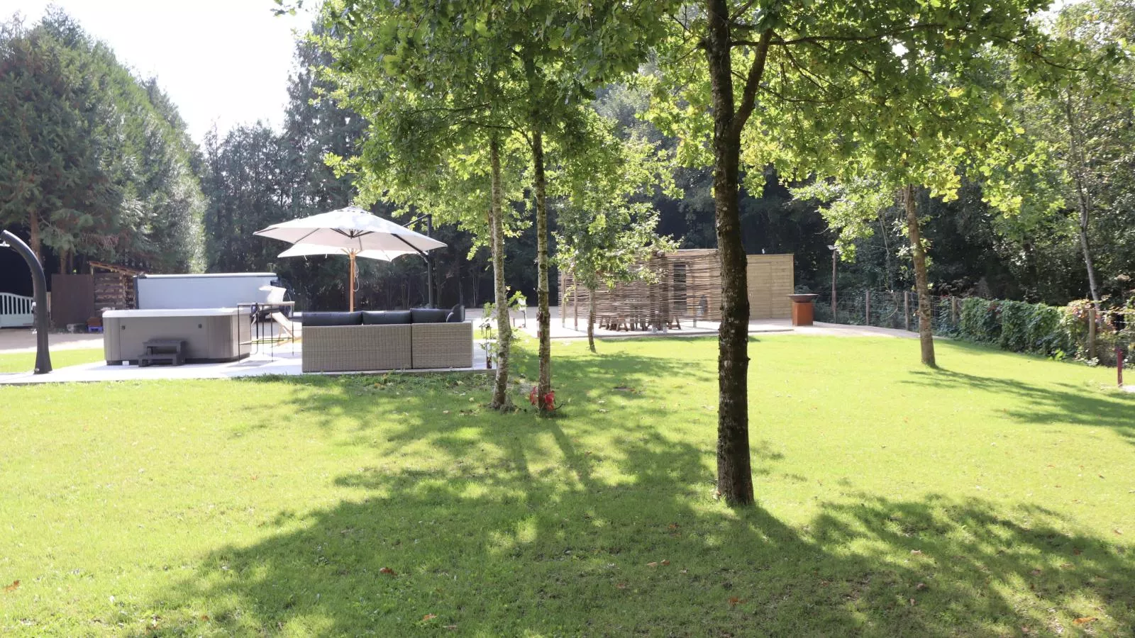 Le Moulin de Lachalade-Garten Sommer