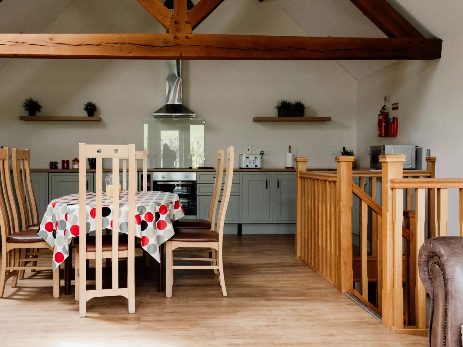 The Welsh Barn-Dedans