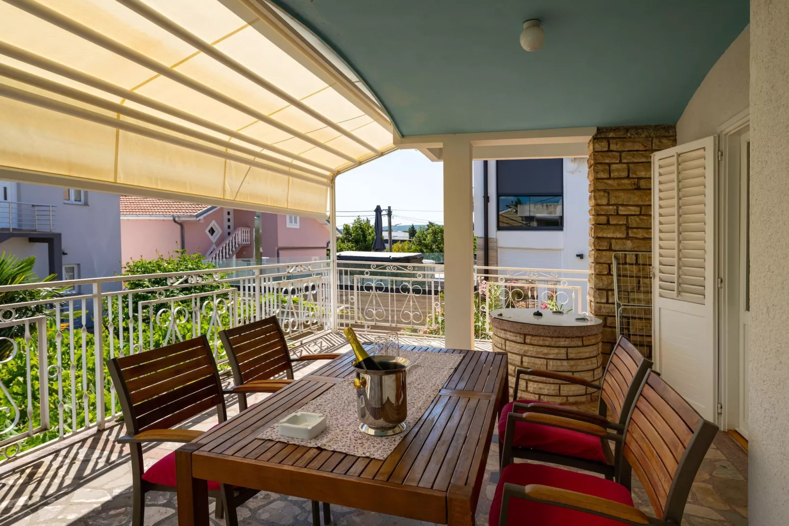 Vacation house Maslenica-Terrace balcony