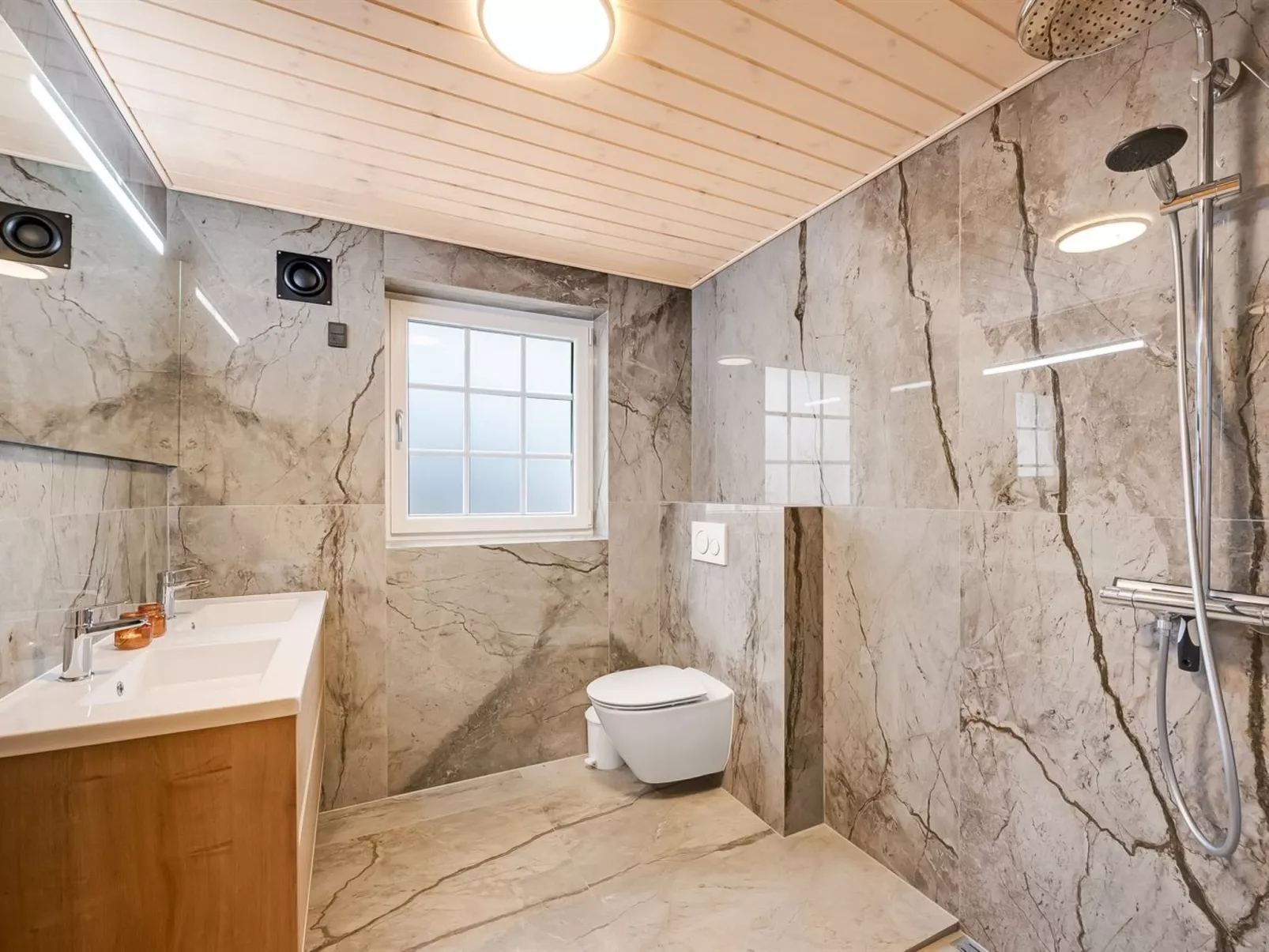 "Seppo" - 900m from the sea-Drinnen