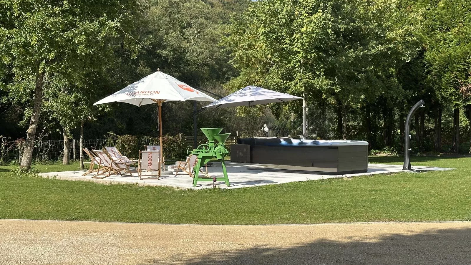 Le Moulin de Lachalade-Garten Sommer