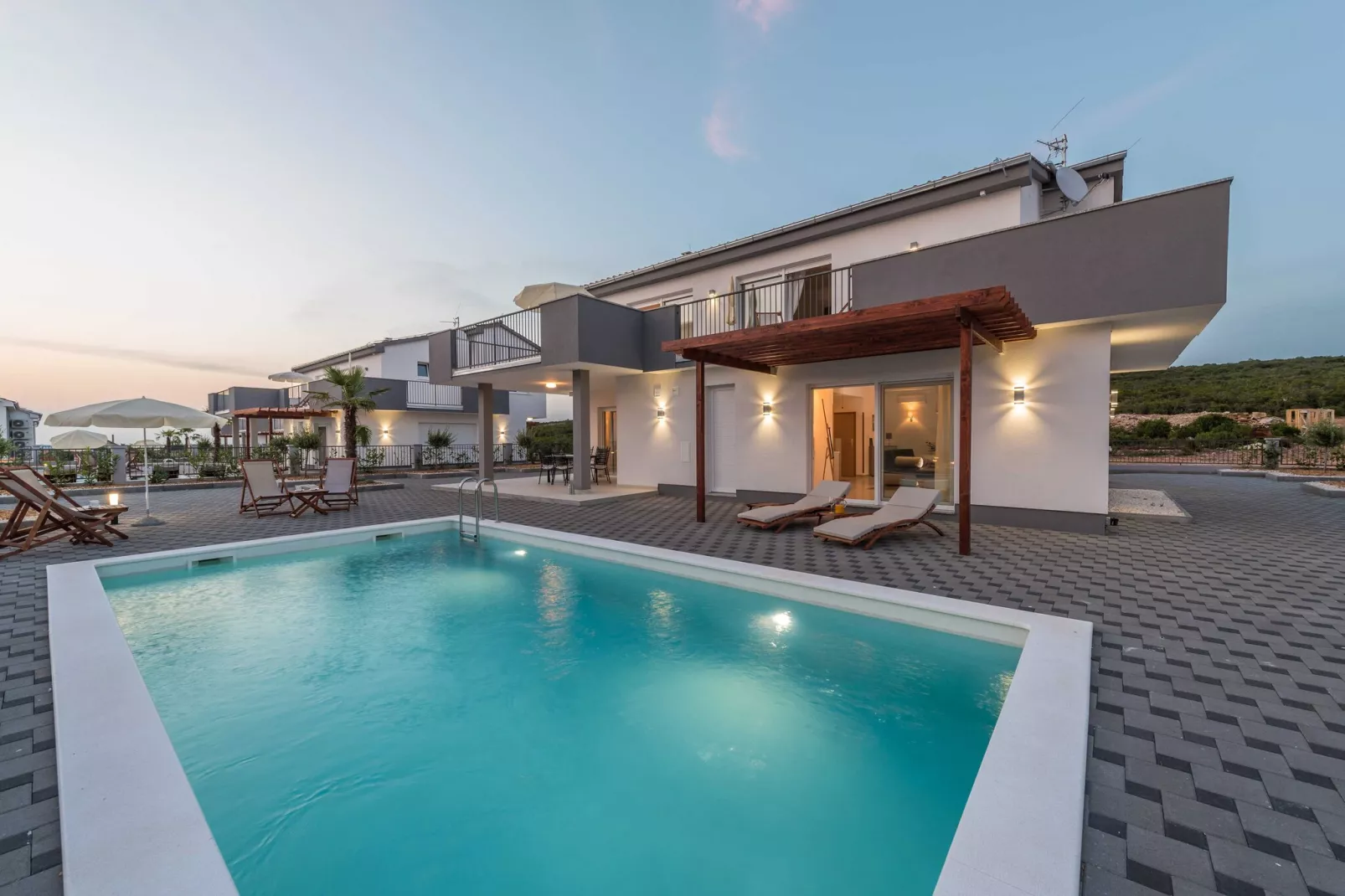 Luxury Escape with Swimming Pool & Modern Design - Superior Four Bedroom Villa with Private Pool ( Villa 2)-Schwimmbad