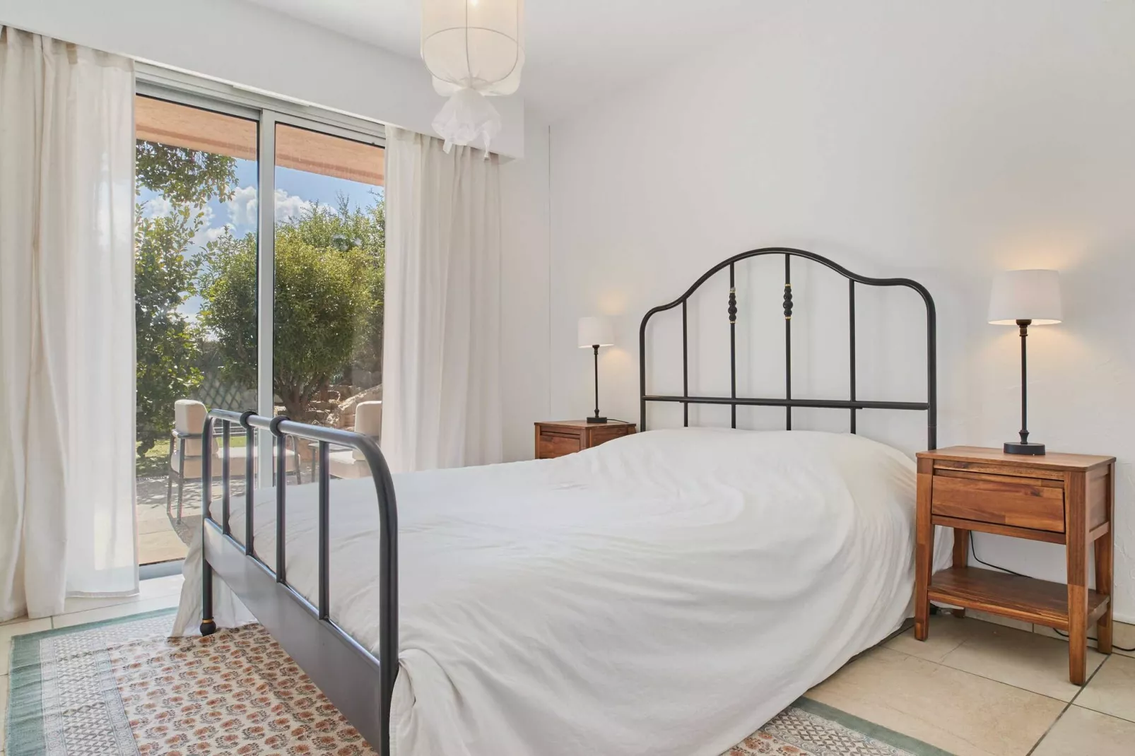 AP-652-PERTUADES-Untagged