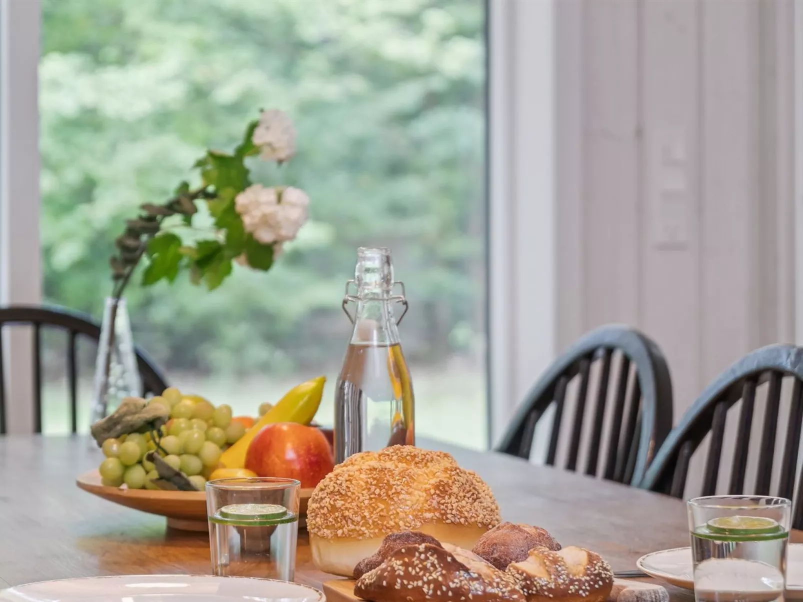 "Ovine" - 1.2km to the fjord-Inside