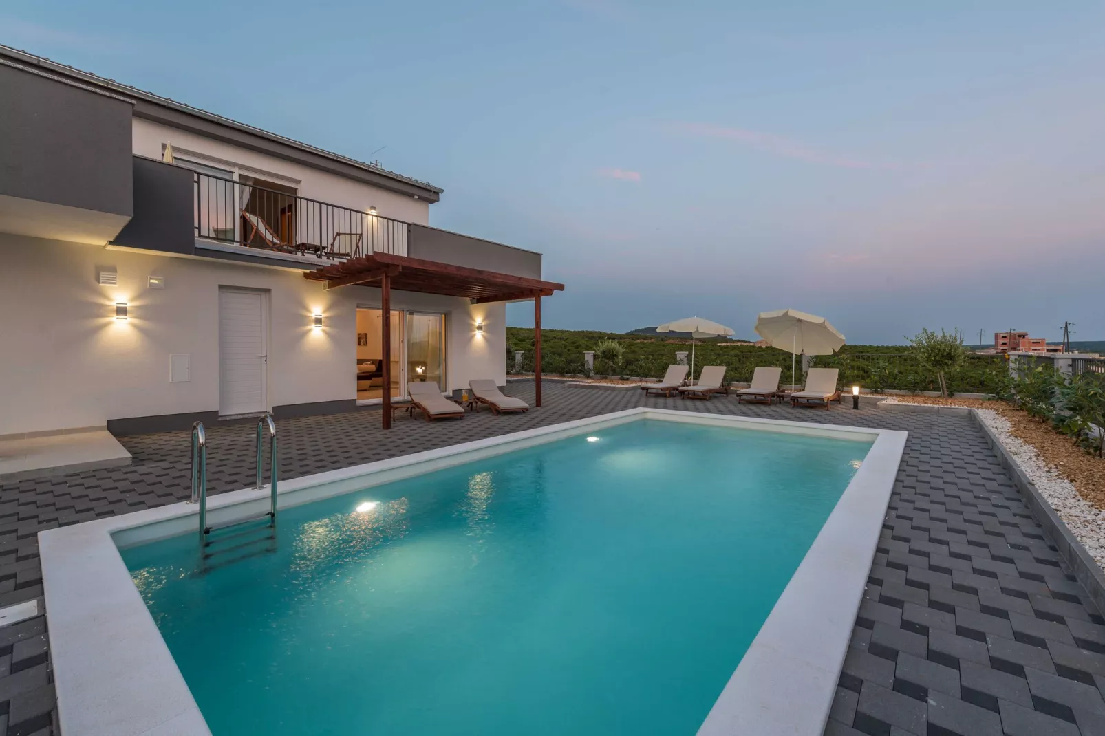 Luxury Escape with Swimming Pool & Modern Design - Superior Four Bedroom Villa with Private Pool ( Villa 2)-Schwimmbad