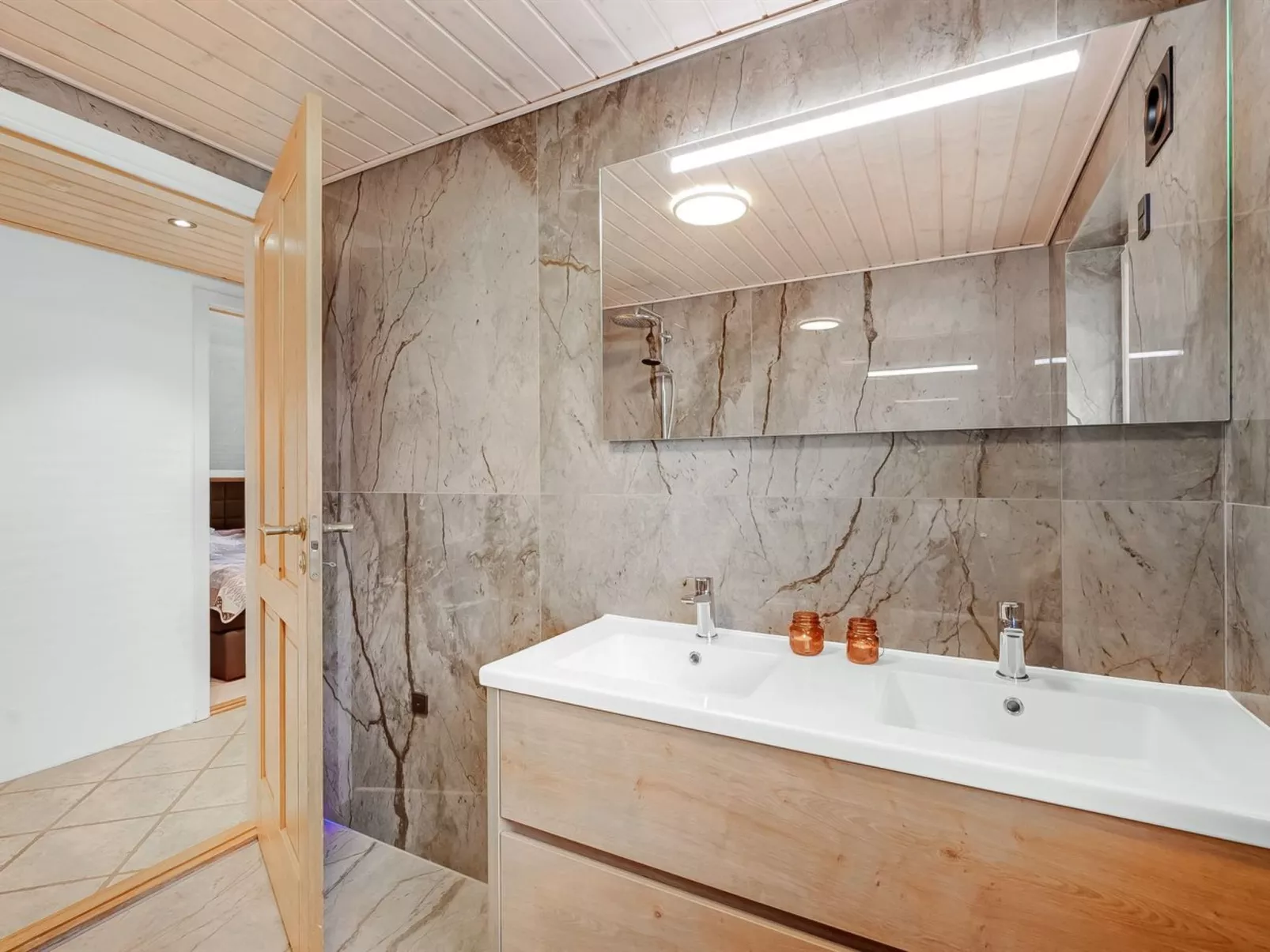 "Seppo" - 900m from the sea-Drinnen