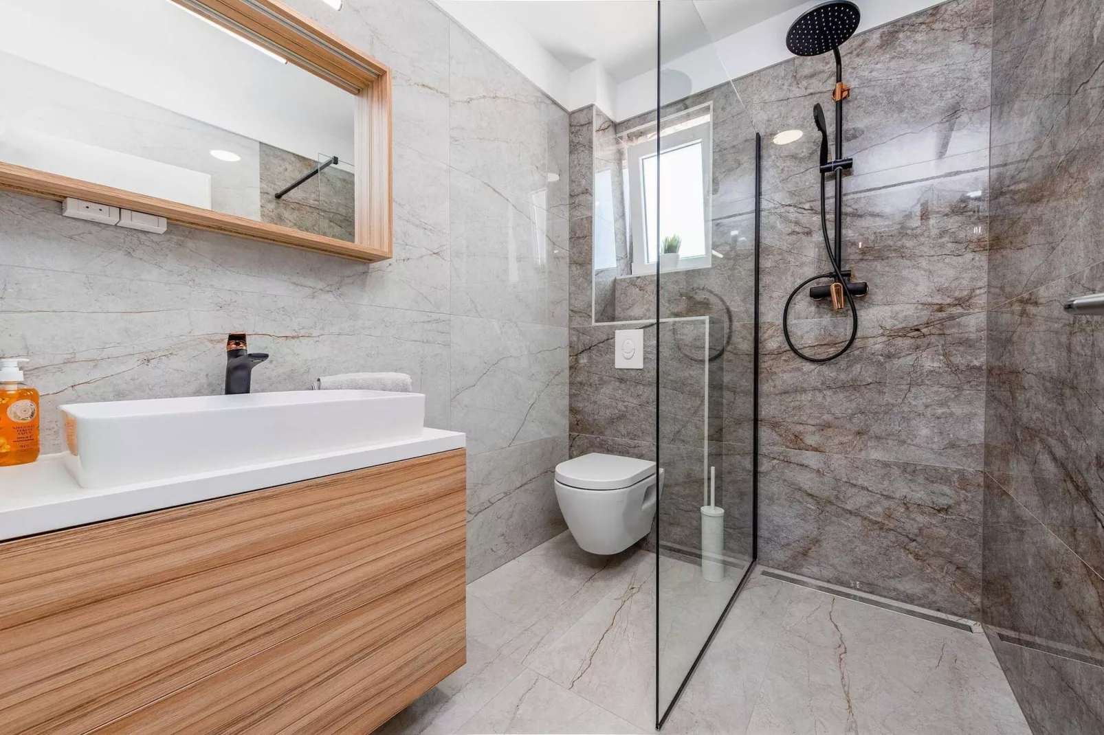 Villa Pezer with heated pool & sauna-Salle de bain