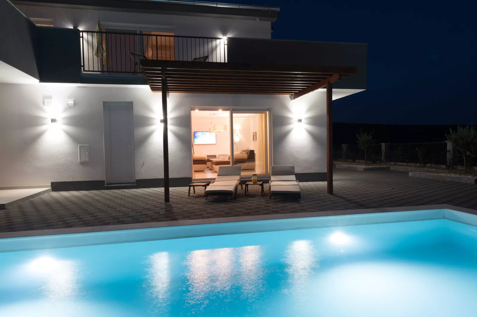 Luxury Escape with Swimming Pool & Modern Design - Superior Four Bedroom Villa with Private Pool ( Villa 2)-Schwimmbad