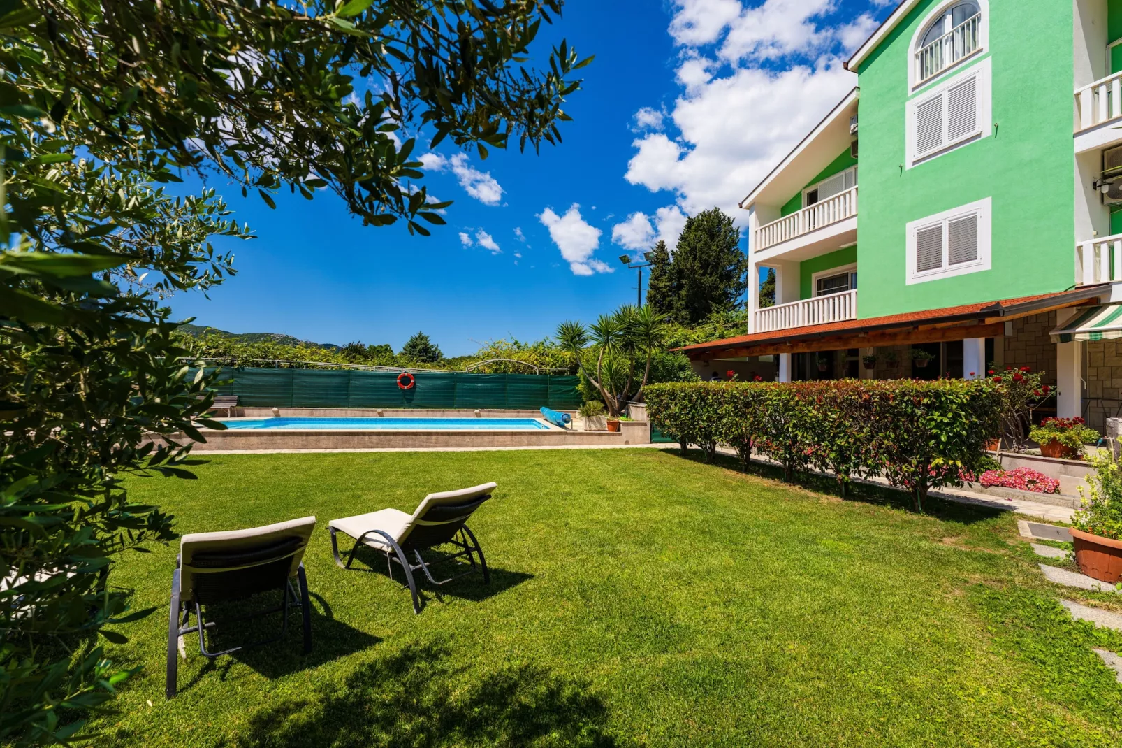 Villa Green Paradise-Gardens in summer