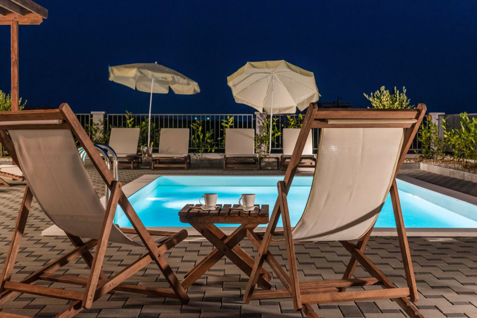 Luxury Escape with Swimming Pool & Modern Design - Superior Four Bedroom Villa with Private Pool ( Villa 2)-Schwimmbad