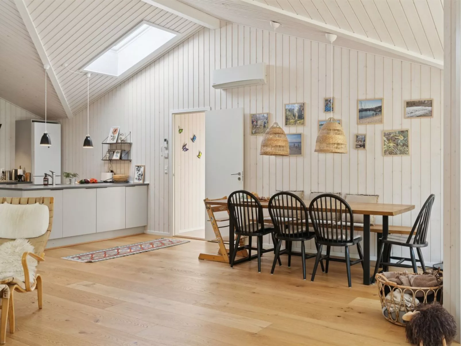 "Ovine" - 1.2km to the fjord-Inside