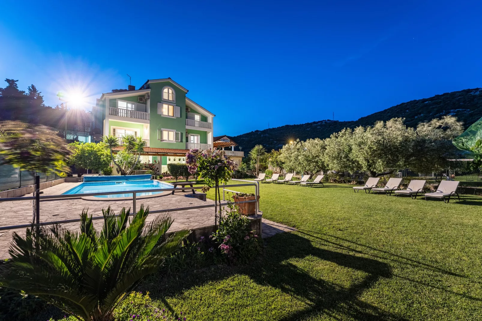 Villa Green Paradise-Gardens in summer