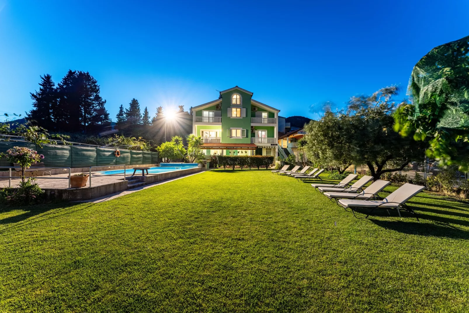 Villa Green Paradise-Gardens in summer