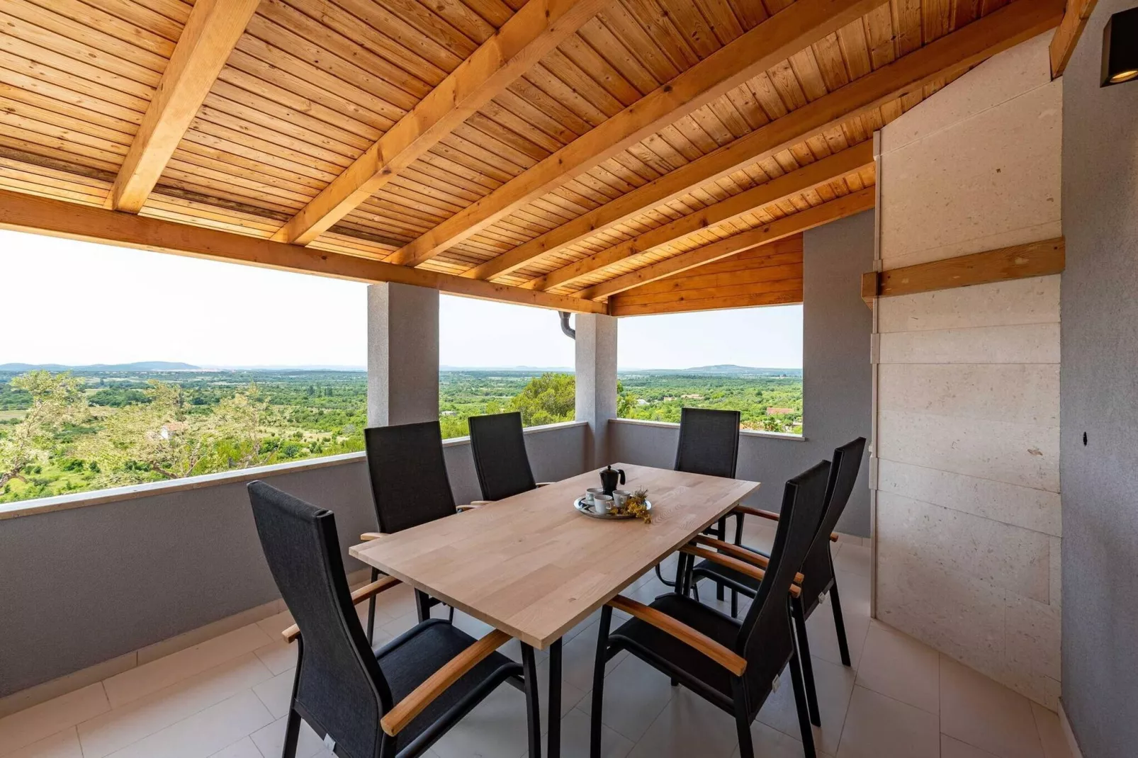 Villa Pezer with heated pool & sauna-Terrasse / balcon