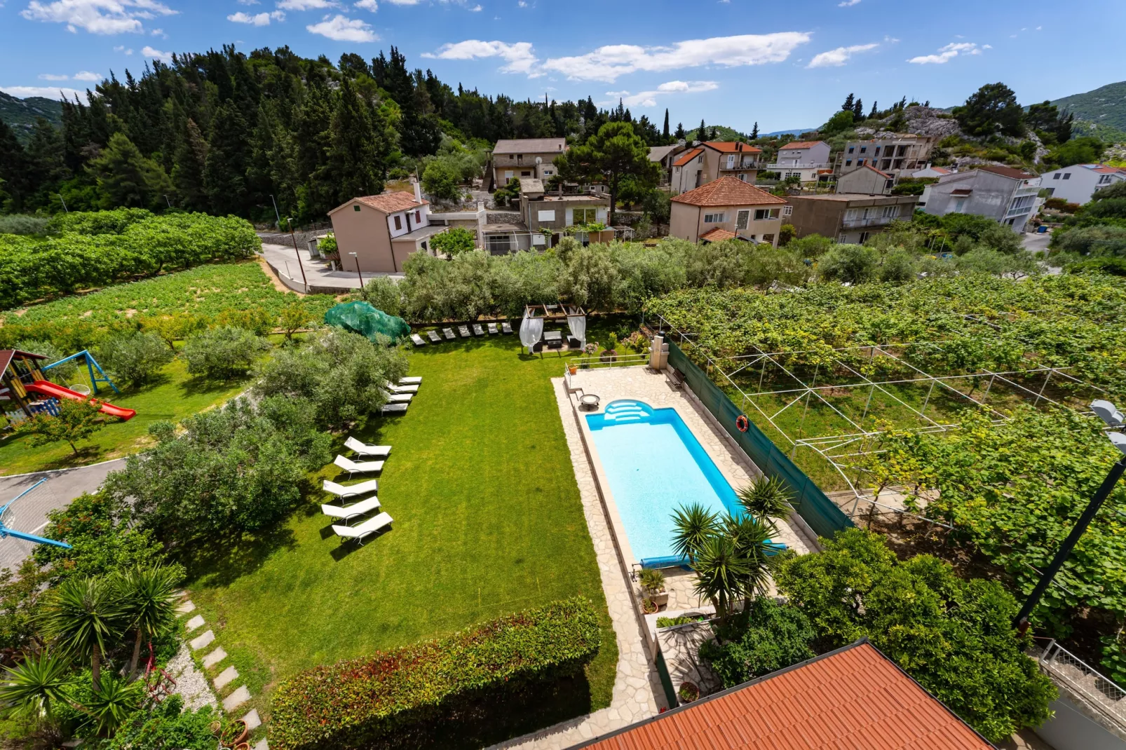 Villa Green Paradise-Gardens in summer