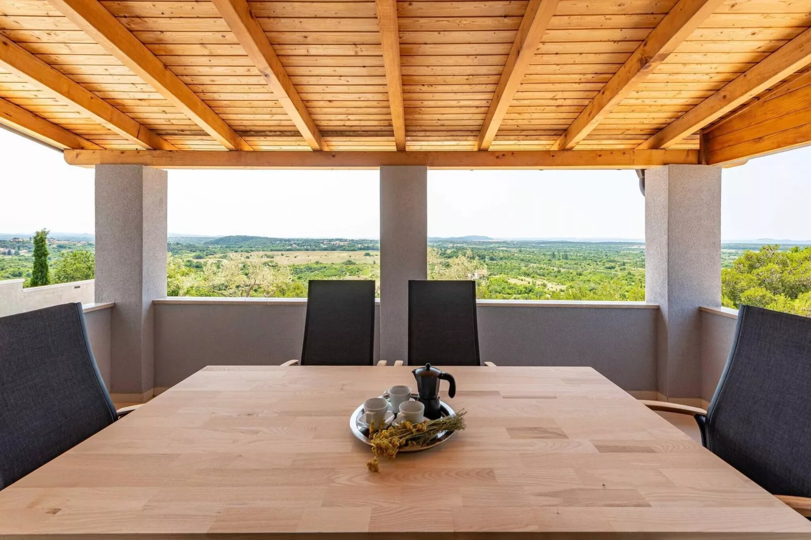 Villa Pezer with heated pool & sauna-Terrasse / balcon