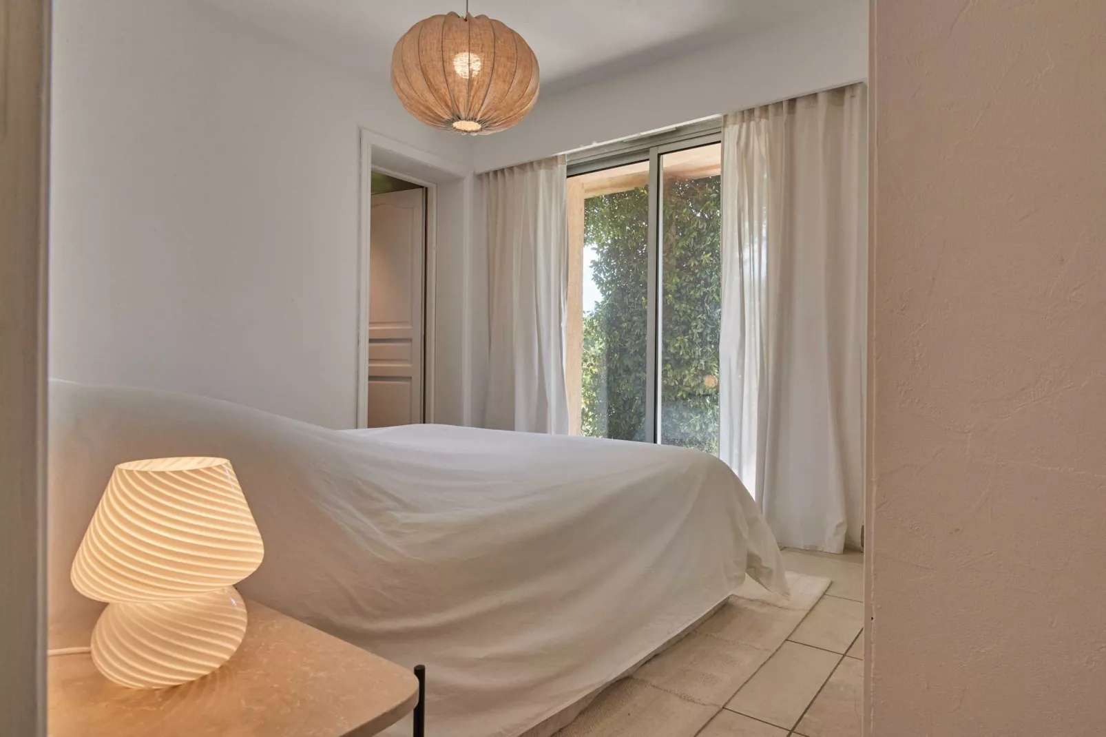 AP-652-PERTUADES-Untagged