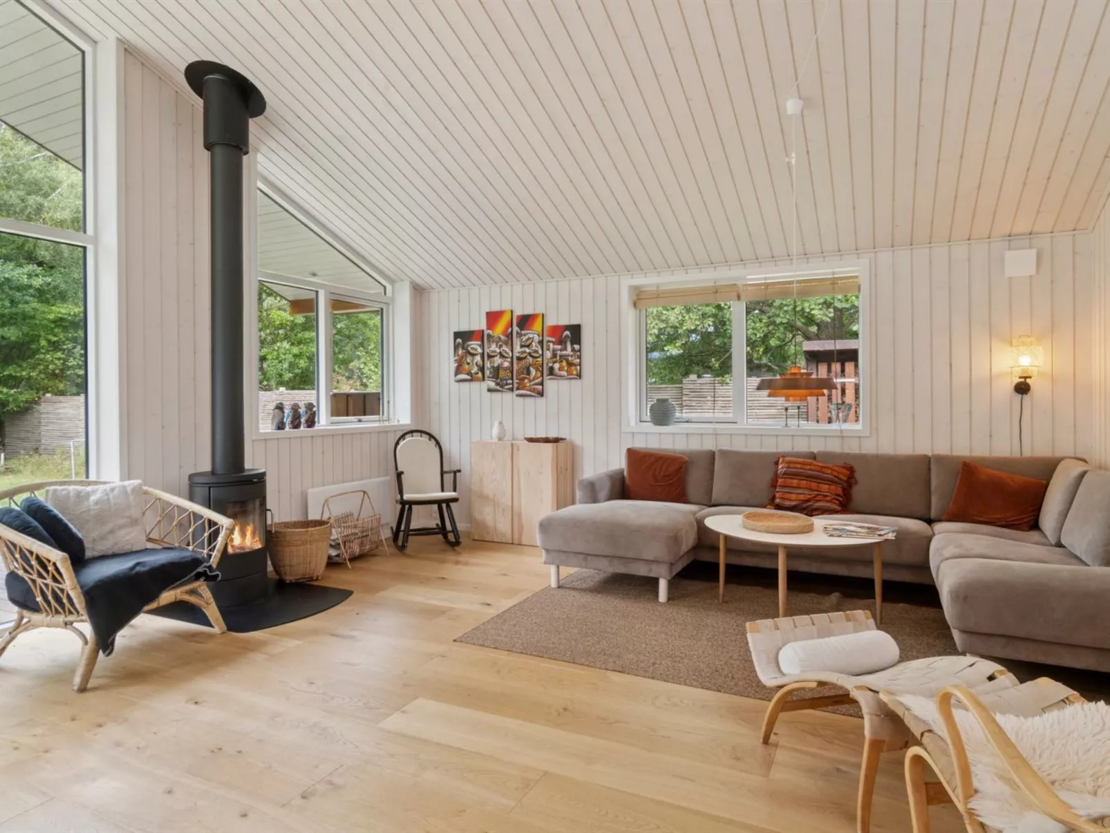 "Ovine" - 1.2km to the fjord-Inside