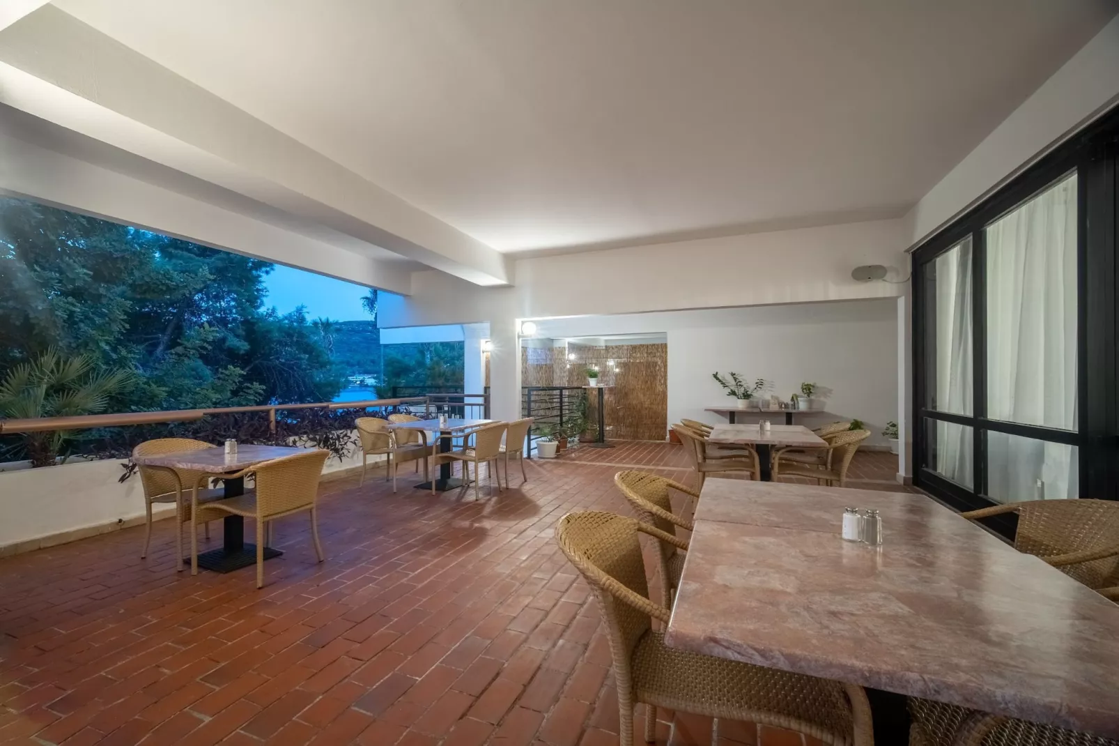 Hotel Issa - Double Room Sea View 2-Facilities