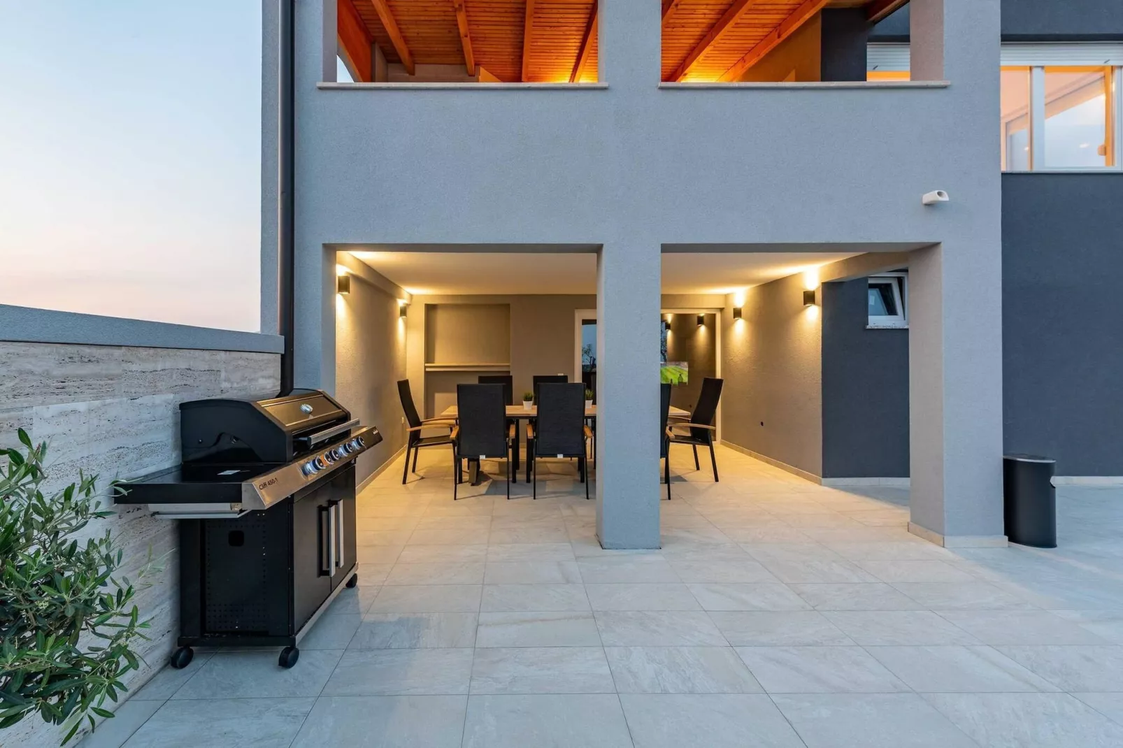 Villa Pezer with heated pool & sauna-Terrasse / balcon