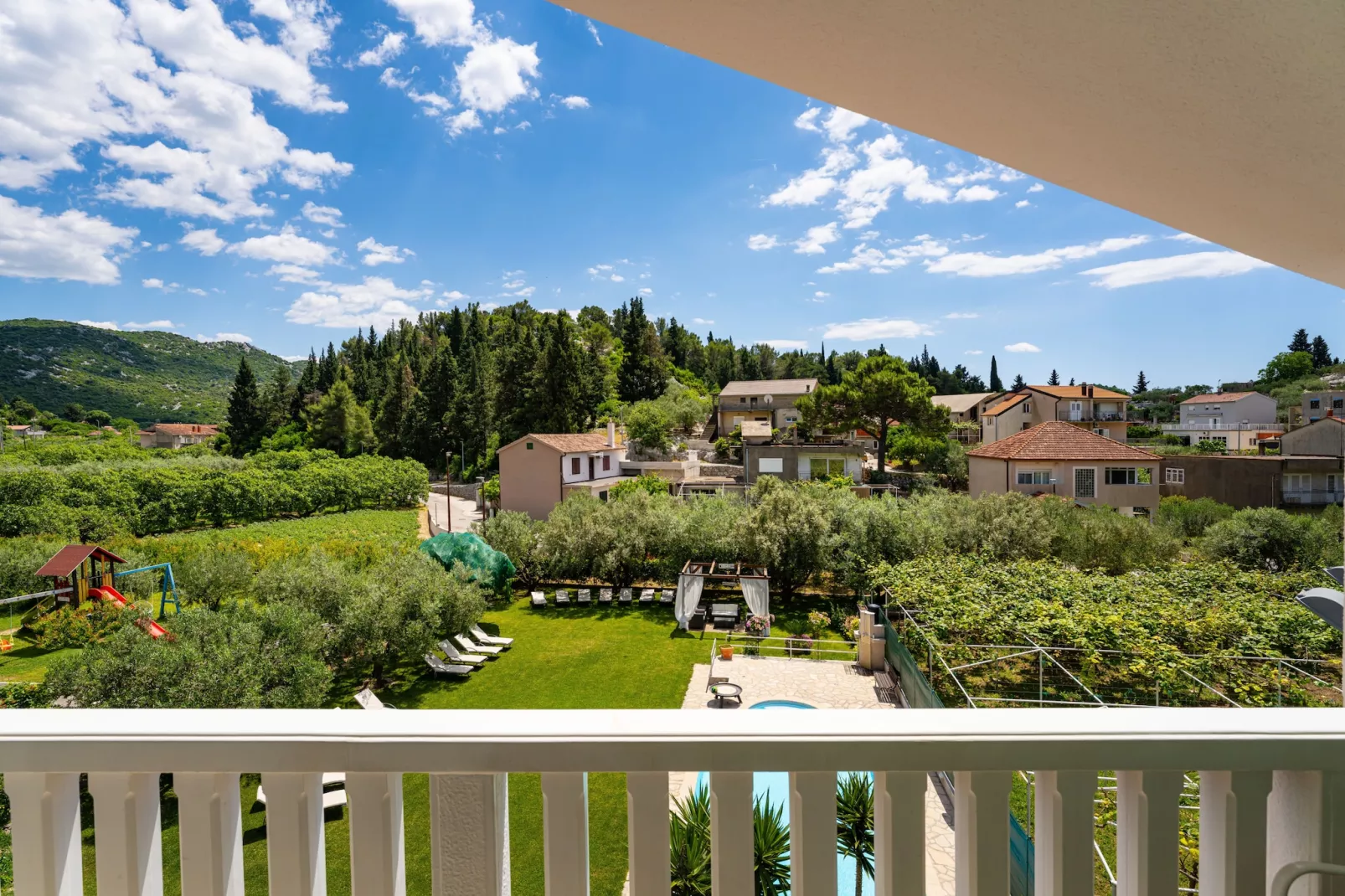 Villa Green Paradise-View in summer