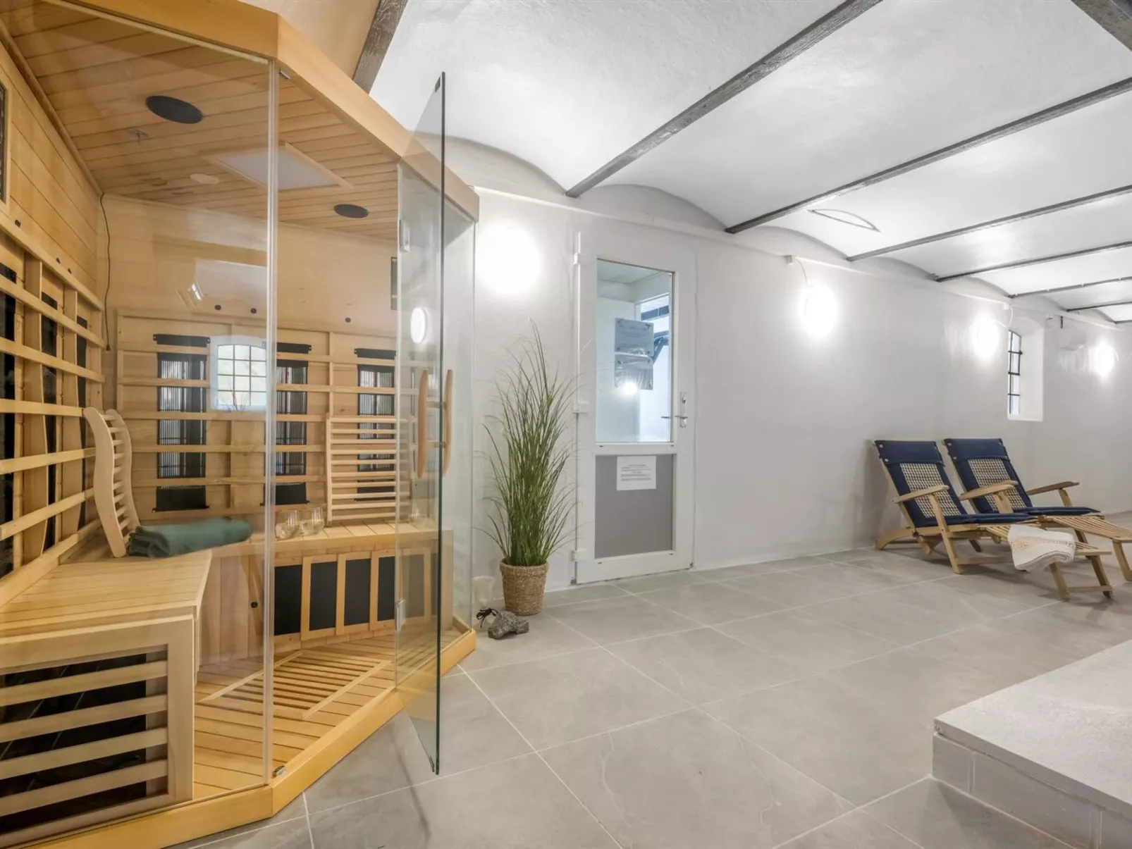 "Ødmar" - 4km to the fjord-Inside