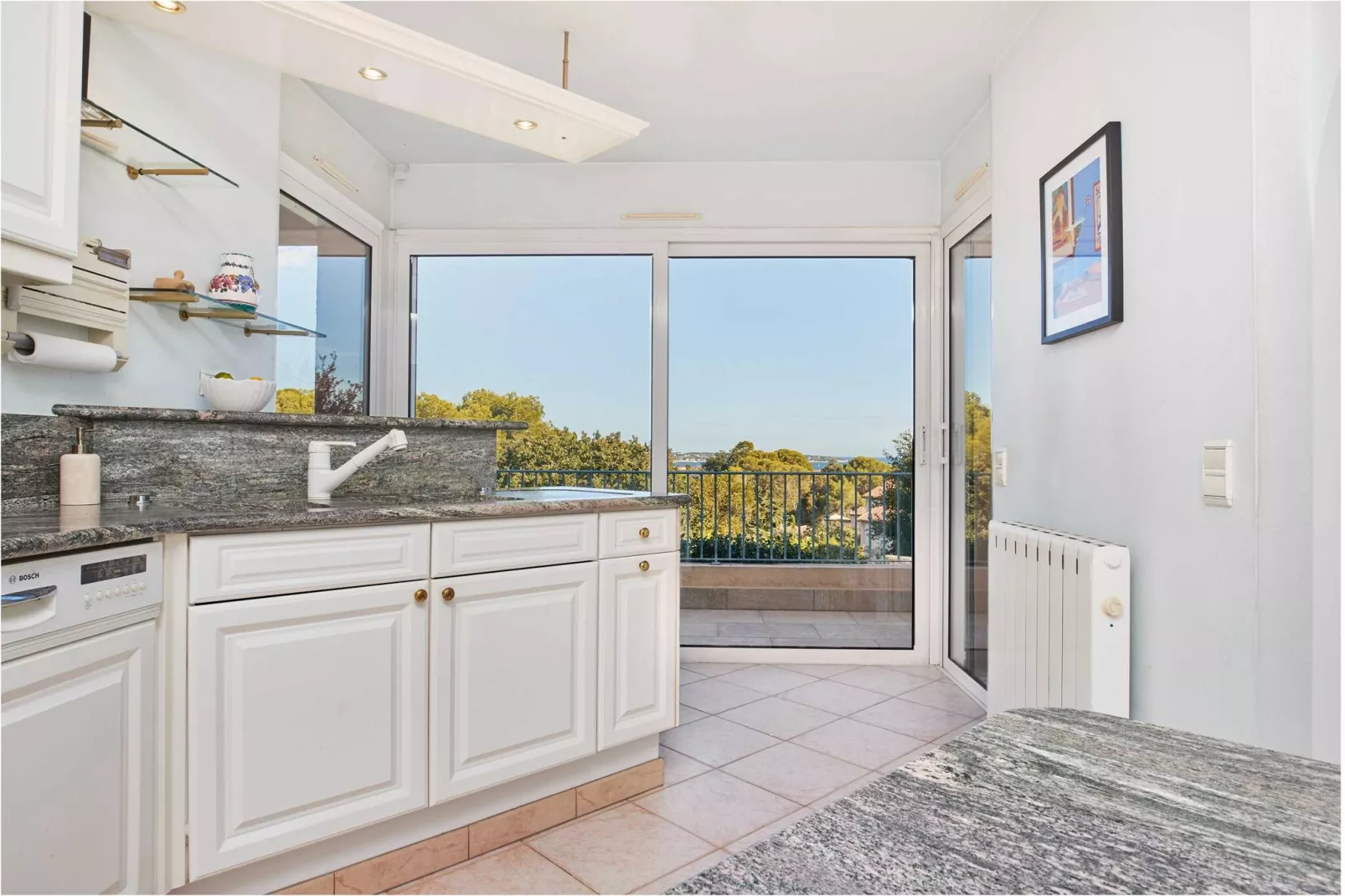 AP-652-PERTUADES-Untagged