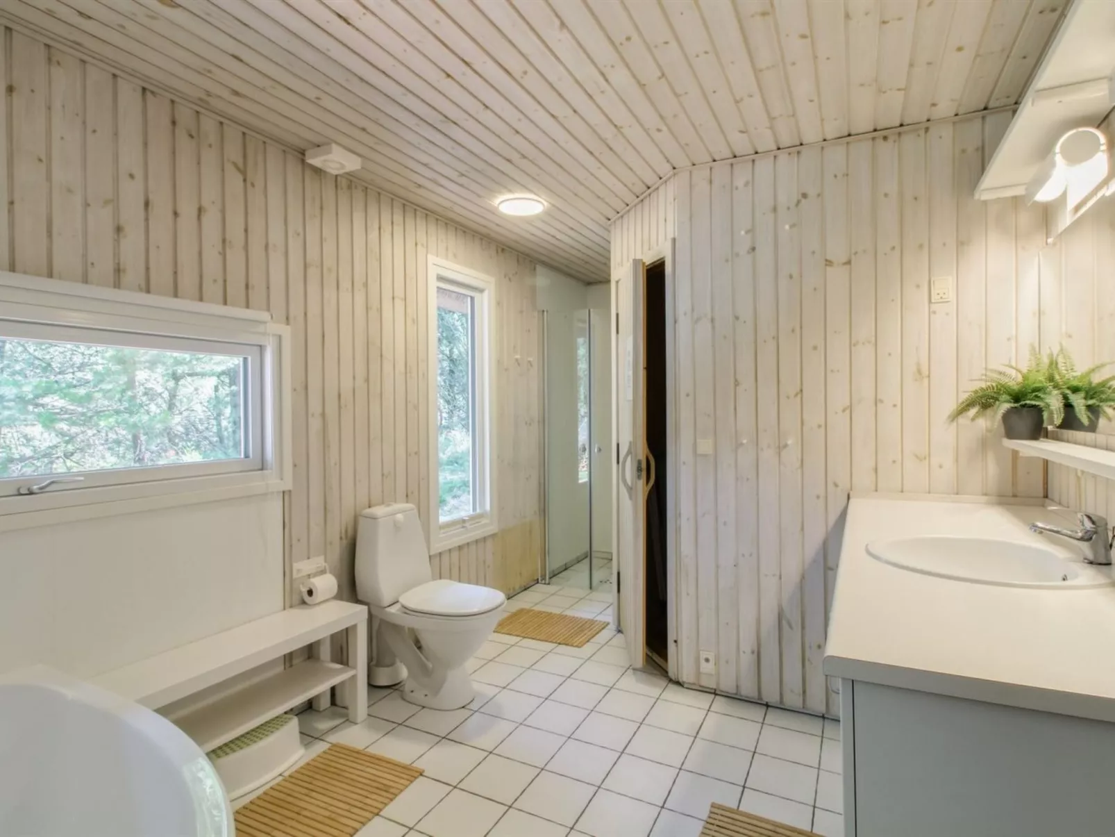 "Karri" - 1.1km from the sea-Dedans