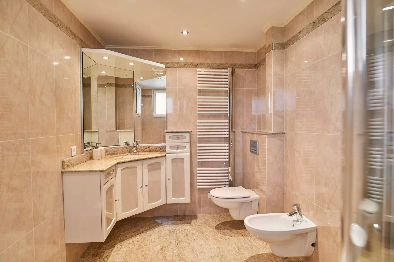 AP-652-PERTUADES-Untagged