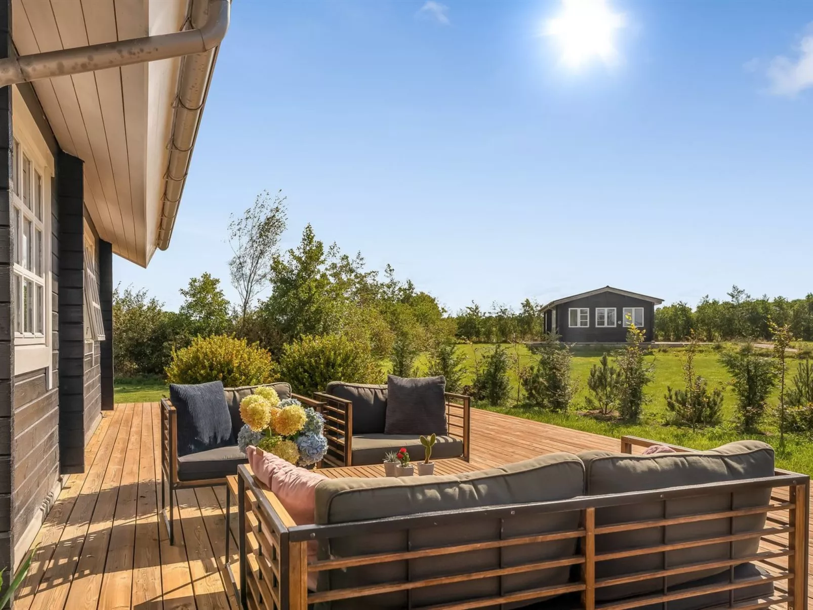 "Gizella" - 500m to the fjord-Outside