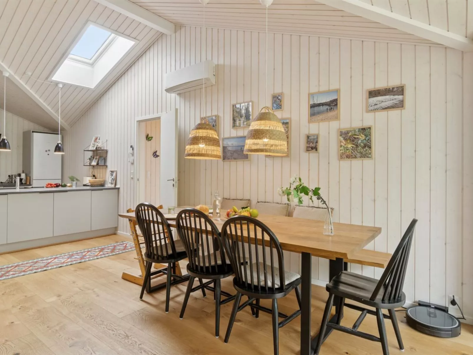 "Ovine" - 1.2km to the fjord-Inside