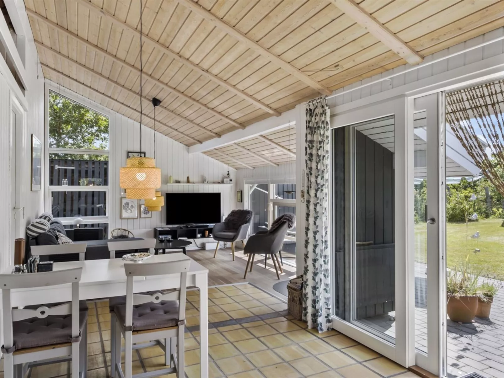 "Gita" - 2.2km from the sea-Drinnen